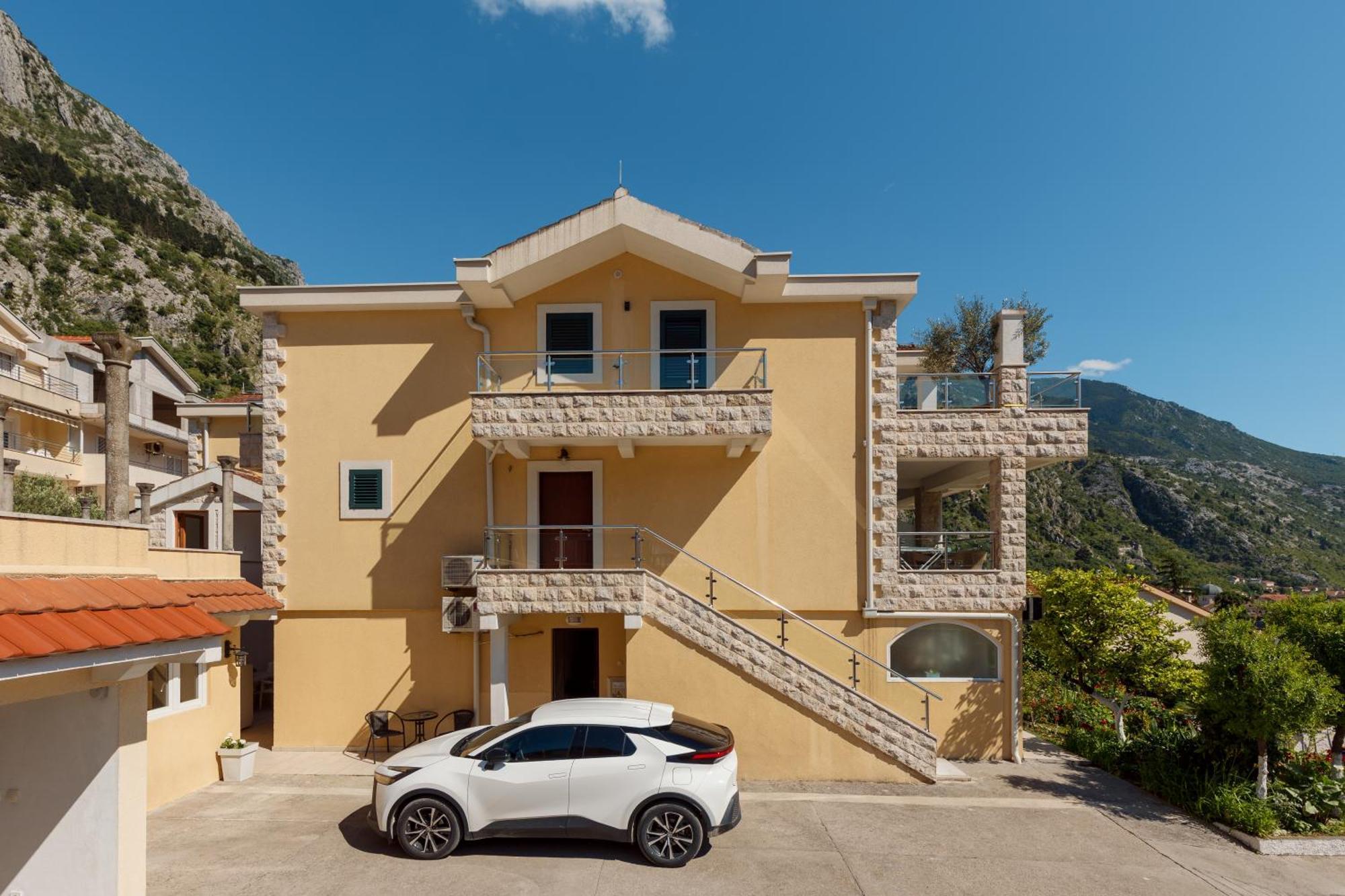 Apartments Los Olivos Kotor Extérieur photo