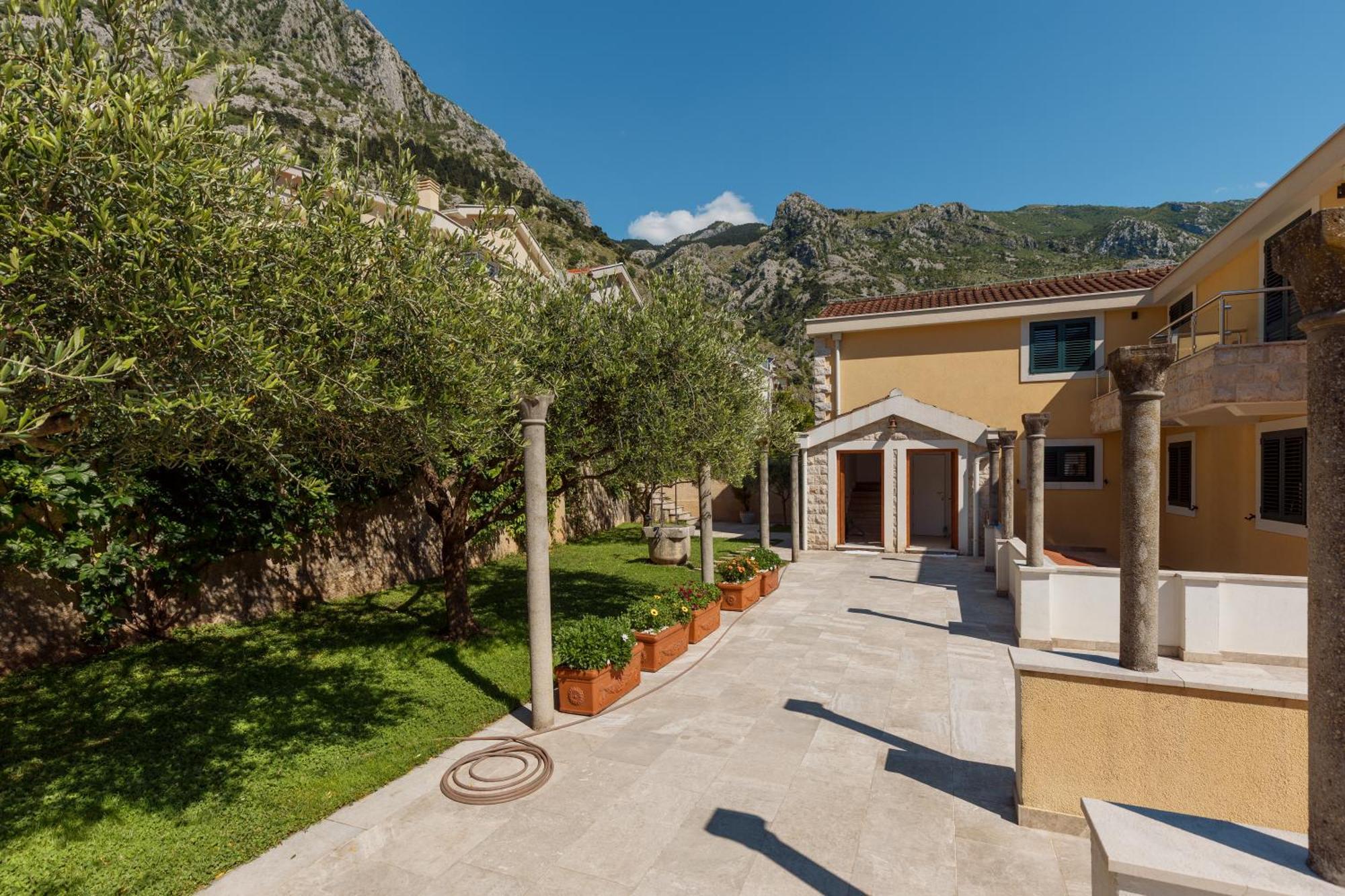 Apartments Los Olivos Kotor Extérieur photo